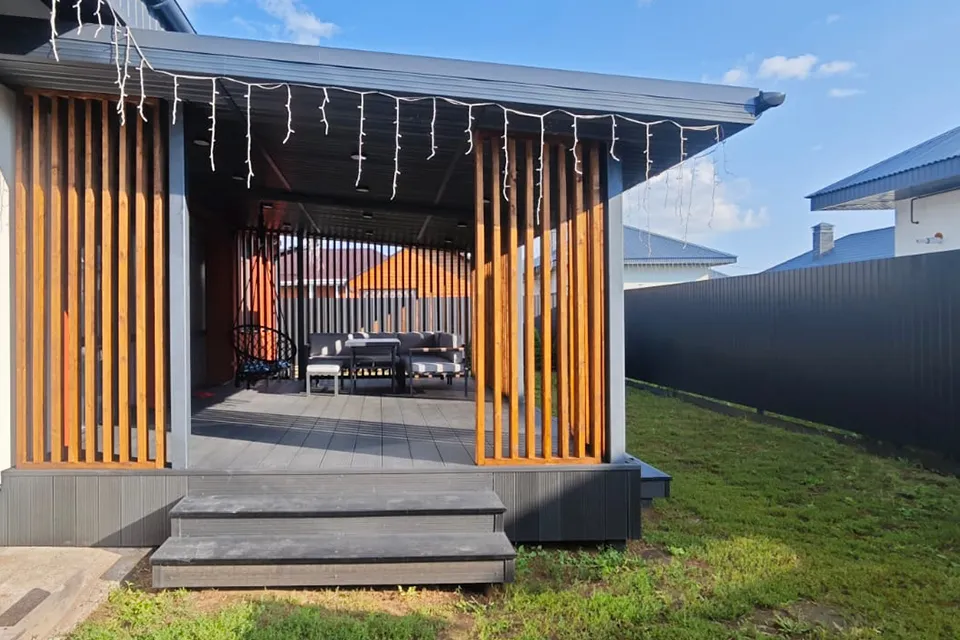 Брашированная террасная доска: полное руководство по выбору, монтажу и уходу